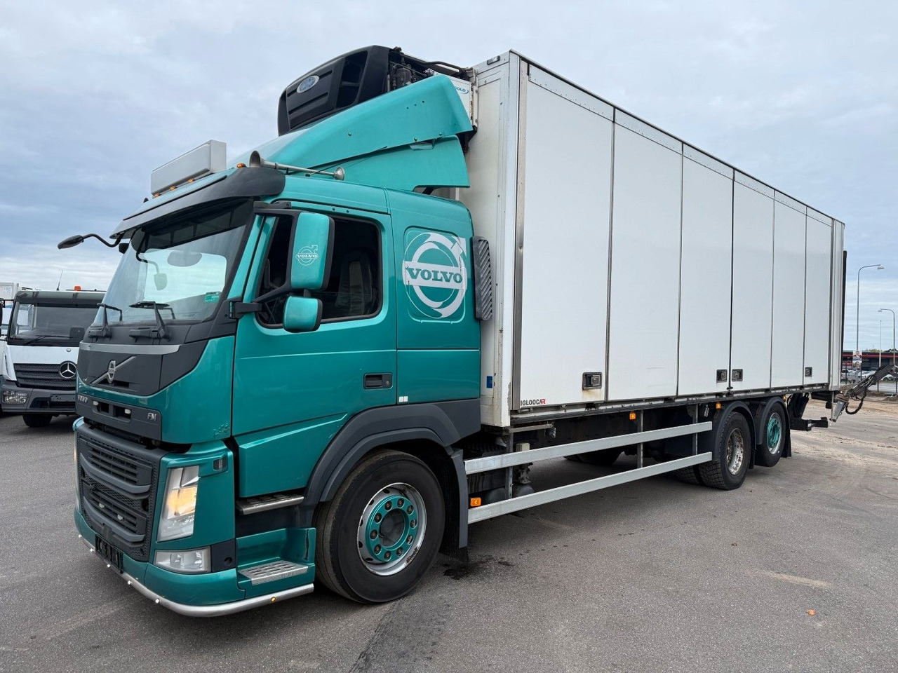 Volvo FM330 6x2*4 Carrier Supra 1050 Nordic - Refrigerated truck: picture 1 Volvo FM330 6x2*4 Carrier Supra 1050 Nordic - Refrigerated truck: picture 1