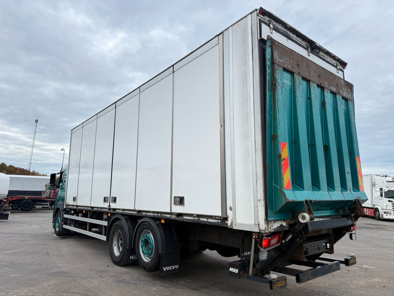 Volvo FM330 6x2*4 Carrier Supra 1050 Nordic - Refrigerated truck: picture 4 Volvo FM330 6x2*4 Carrier Supra 1050 Nordic - Refrigerated truck: picture 4