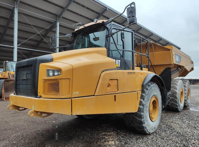 Caterpillar 740 - Articulated dump truck: picture 2 Caterpillar 740 - Articulated dump truck: picture 2