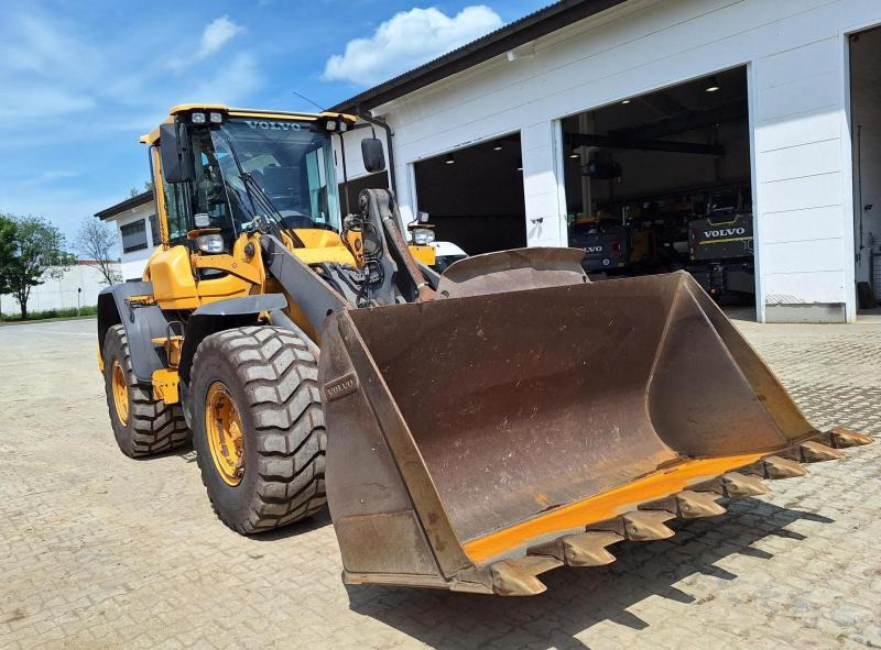 Volvo L90H - Wheel loader: picture 2 Volvo L90H - Wheel loader: picture 2
