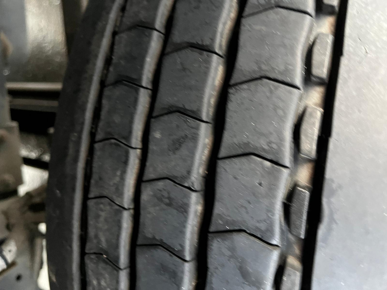 Iveco Eurocargo 120 E 22 - Curtain side truck: picture 5 Iveco Eurocargo 120 E 22 - Curtain side truck: picture 5