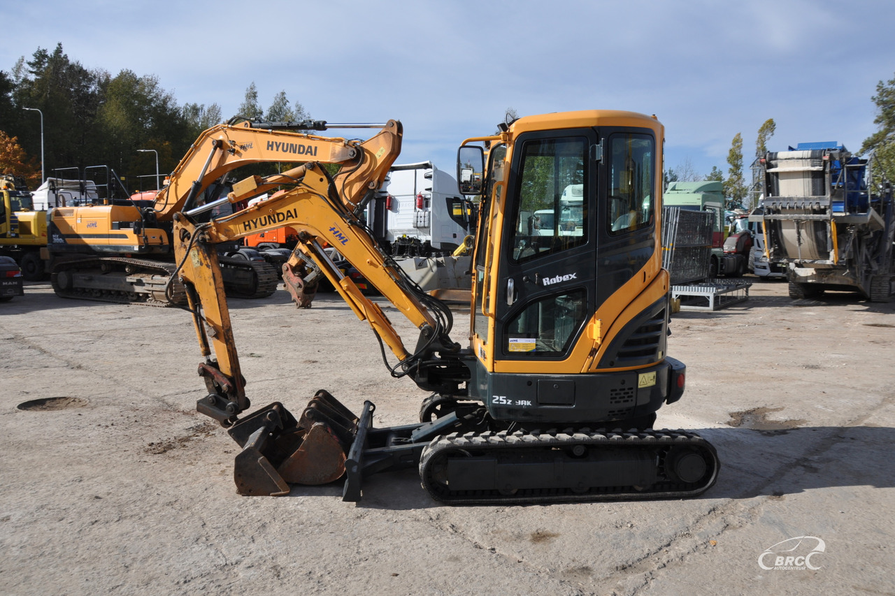 Hyundai R25Z-9AK - Mini excavator: picture 5 Hyundai R25Z-9AK - Mini excavator: picture 5