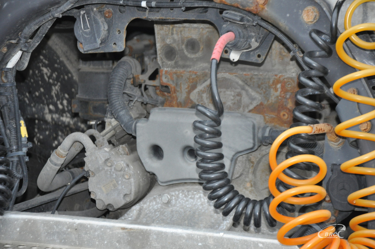 Tractor unit Mercedes-Benz Actros: picture 9