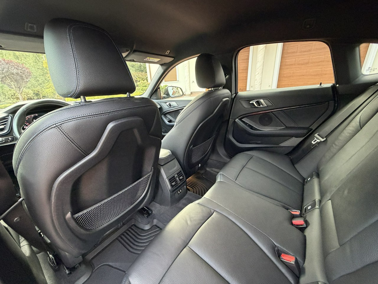 Saloon car BMW 220: picture 39 Saloon car BMW 220: picture 39