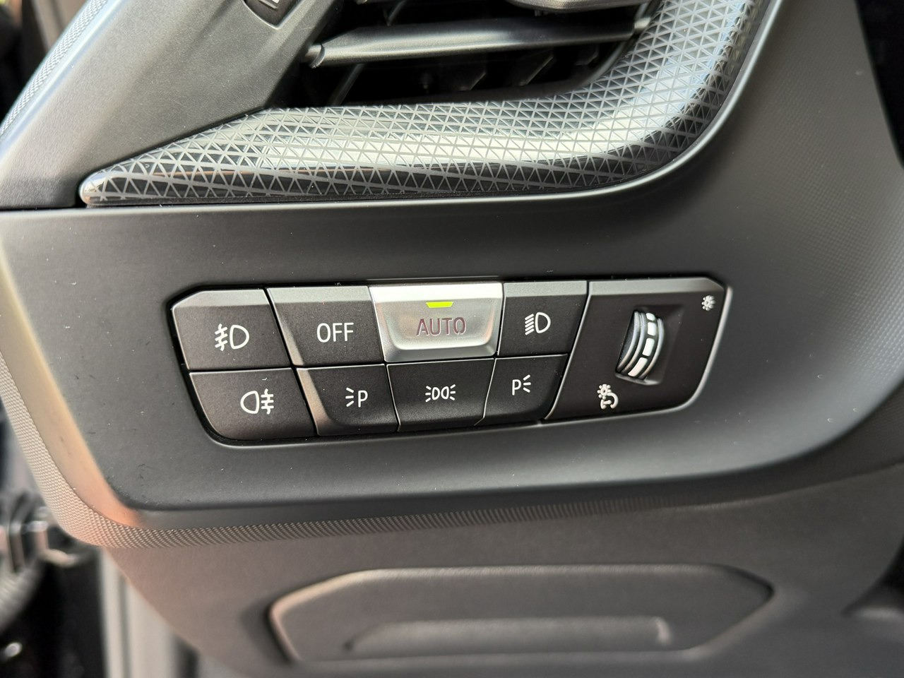 Saloon car BMW 220: picture 21 Saloon car BMW 220: picture 21