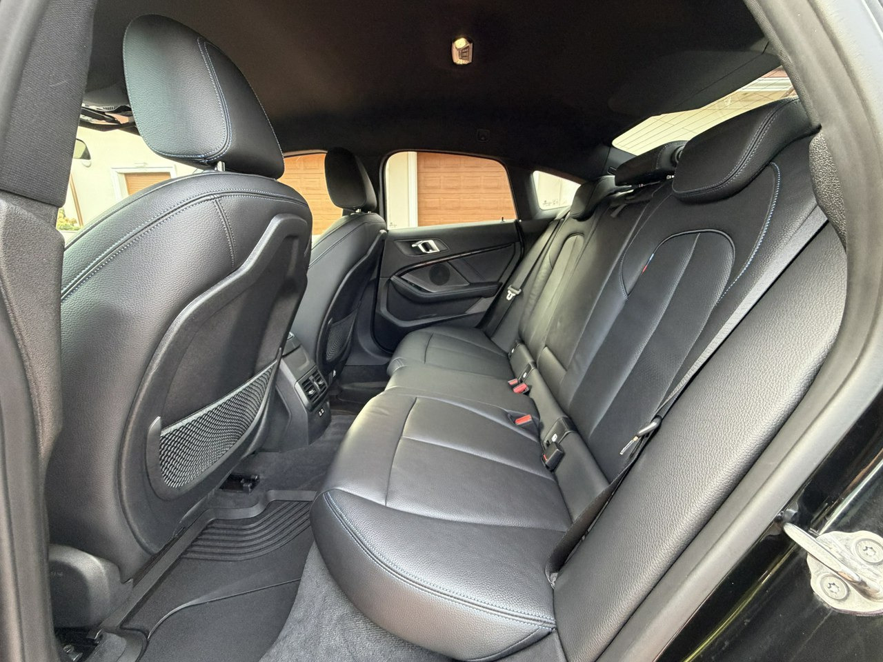 Saloon car BMW 220: picture 38 Saloon car BMW 220: picture 38