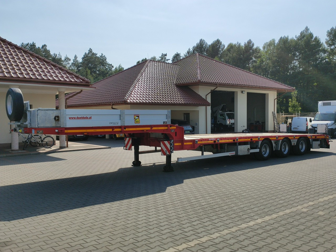 EMTECH Ład-33.3 tony 3osie Tylna oś skrętna Przednia Podnoszona - Low loader semi-trailer: picture 4 EMTECH Ład-33.3 tony 3osie Tylna oś skrętna Przednia Podnoszona - Low loader semi-trailer: picture 4