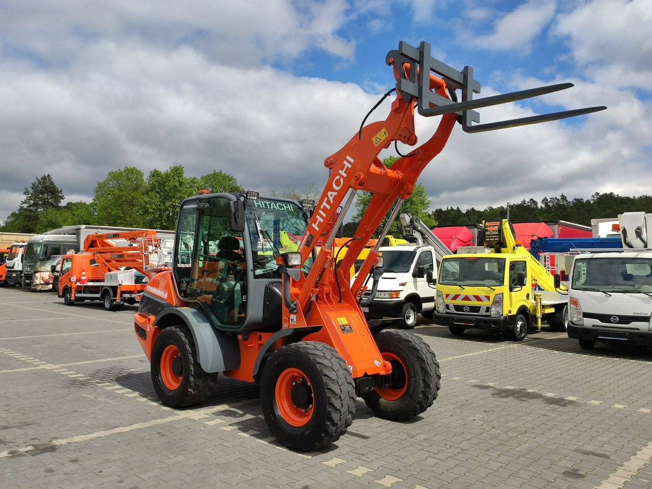 Hitachi ZW75 Wheel Loader Szybko-Złącze Widły Stan Bardzo Dobry - Wheel loader: picture 2 Hitachi ZW75 Wheel Loader Szybko-Złącze Widły Stan Bardzo Dobry - Wheel loader: picture 2