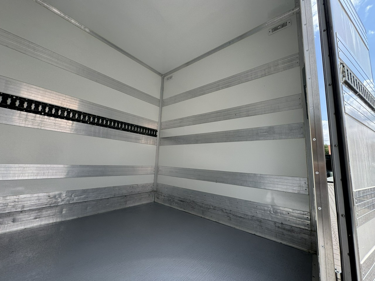 Refrigerated delivery van Iveco Daily 50C15 V: picture 8