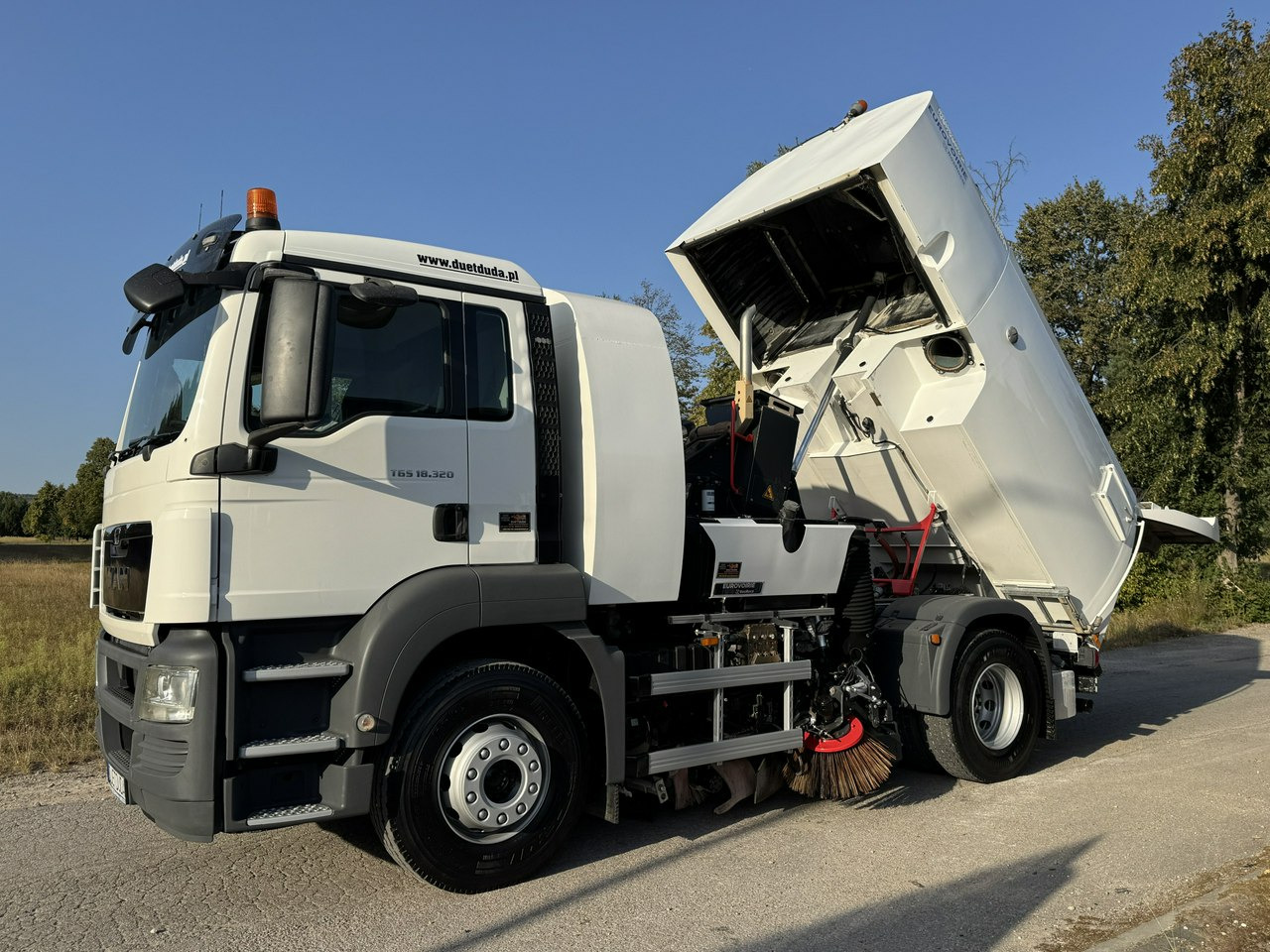 MAN TGS 18.320 E5 BUCHER OPTIFANT 8000 Zamiatarka Uliczna Euro 6 - Road sweeper: picture 2 MAN TGS 18.320 E5 BUCHER OPTIFANT 8000 Zamiatarka Uliczna Euro 6 - Road sweeper: picture 2