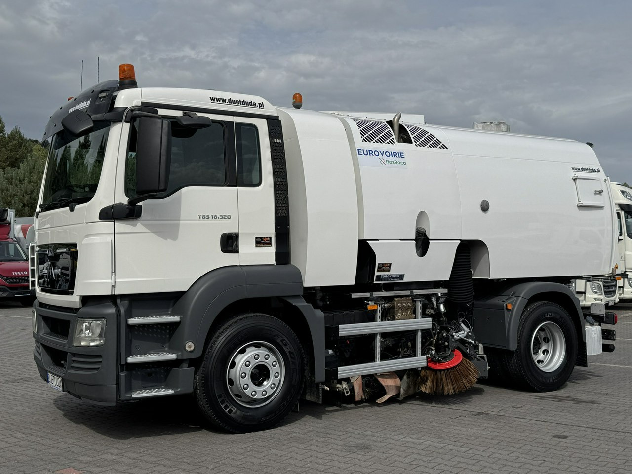 MAN TGS 18.320 E5 BUCHER OPTIFANT 8000 Zamiatarka Uliczna - Road sweeper: picture 1 MAN TGS 18.320 E5 BUCHER OPTIFANT 8000 Zamiatarka Uliczna - Road sweeper: picture 1