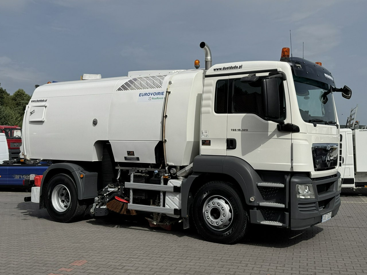 MAN TGS 18.320 E5 BUCHER OPTIFANT 8000 Zamiatarka Uliczna - Road sweeper: picture 3 MAN TGS 18.320 E5 BUCHER OPTIFANT 8000 Zamiatarka Uliczna - Road sweeper: picture 3