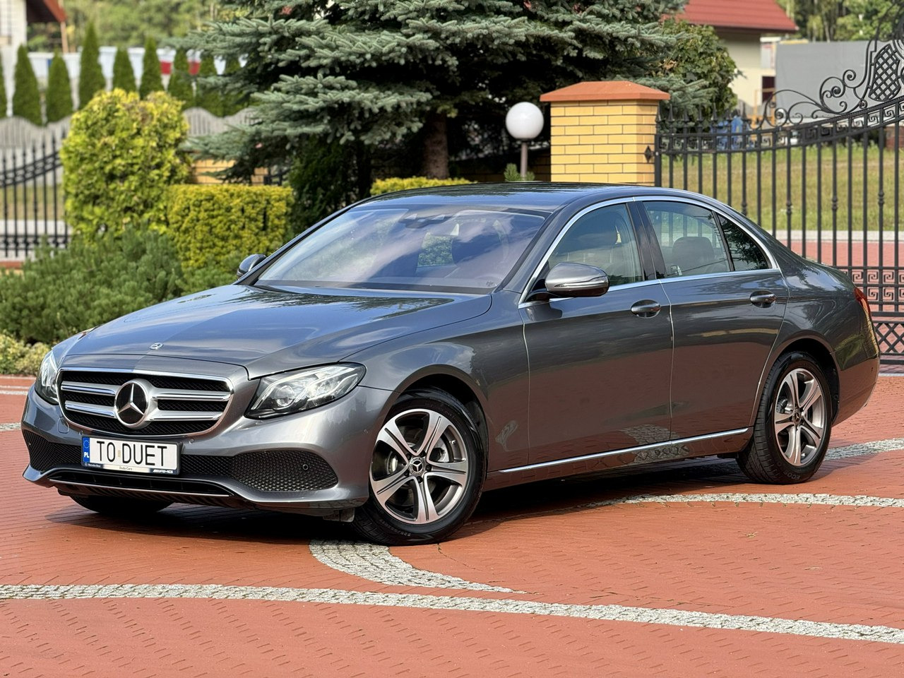 Mercedes E 220 - Saloon car: picture 1 Mercedes E 220 - Saloon car: picture 1