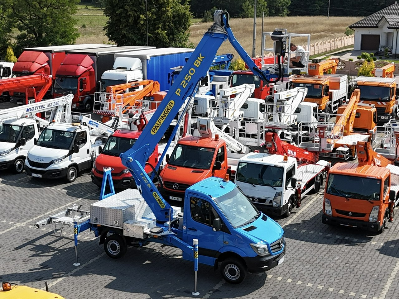 Mercedes Sprinter - Truck mounted aerial platform: picture 5 Mercedes Sprinter - Truck mounted aerial platform: picture 5