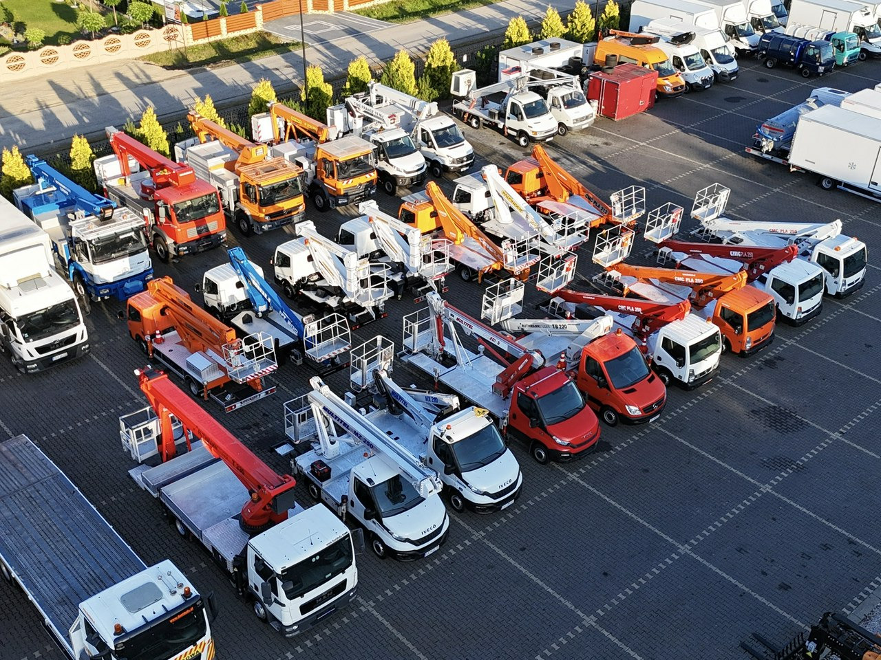 Mercedes Sprinter Zwyżka Podnośnik Koszowy VERSALIFT VTX-240 UDT - Truck mounted aerial platform: picture 2 Mercedes Sprinter Zwyżka Podnośnik Koszowy VERSALIFT VTX-240 UDT - Truck mounted aerial platform: picture 2