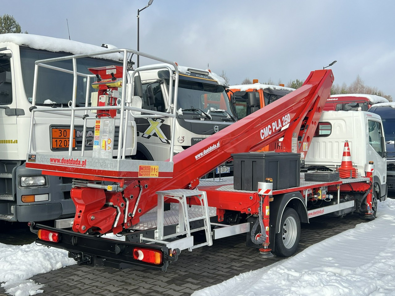 Nissan Cabstar - Truck mounted aerial platform: picture 3 Nissan Cabstar - Truck mounted aerial platform: picture 3