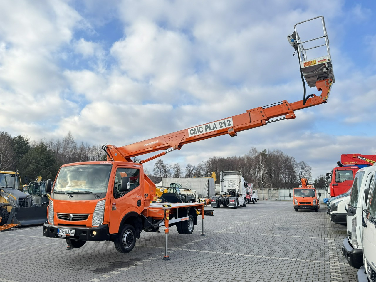 Truck mounted aerial platform Renault Maxity: picture 6