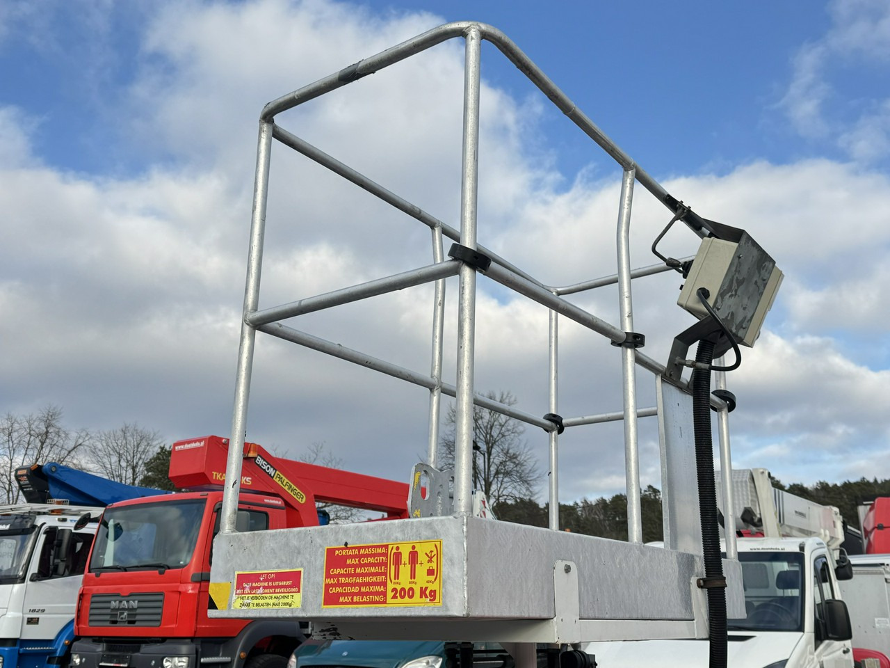 Truck mounted aerial platform Renault Maxity: picture 20