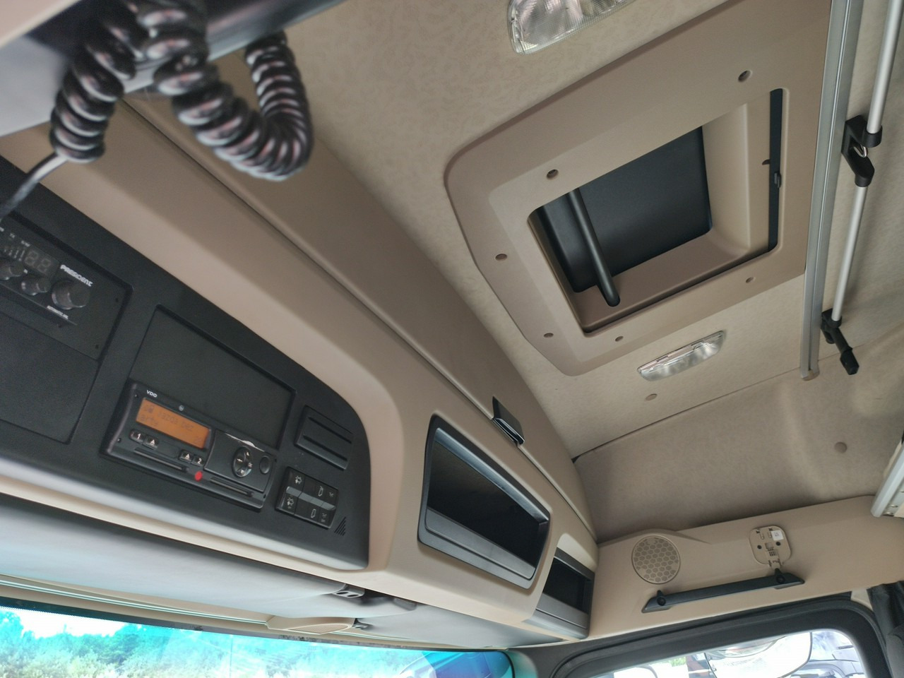 Tractor unit Mercedes ACTROS 1845 Euro 6 Low Deck Mega !!!: picture 26