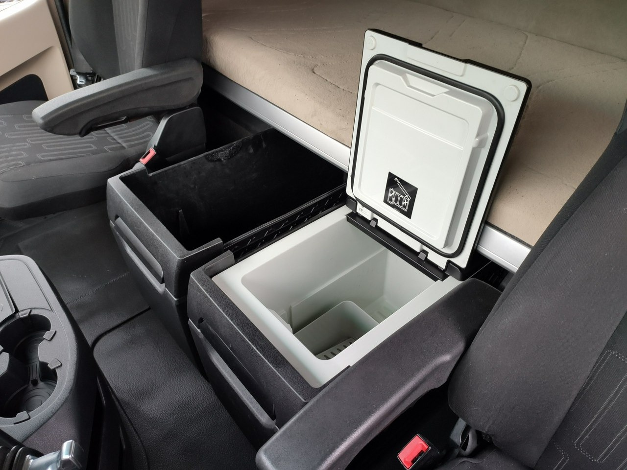 Tractor unit Mercedes ACTROS 1845 Euro 6 Low Deck Mega !!!: picture 28