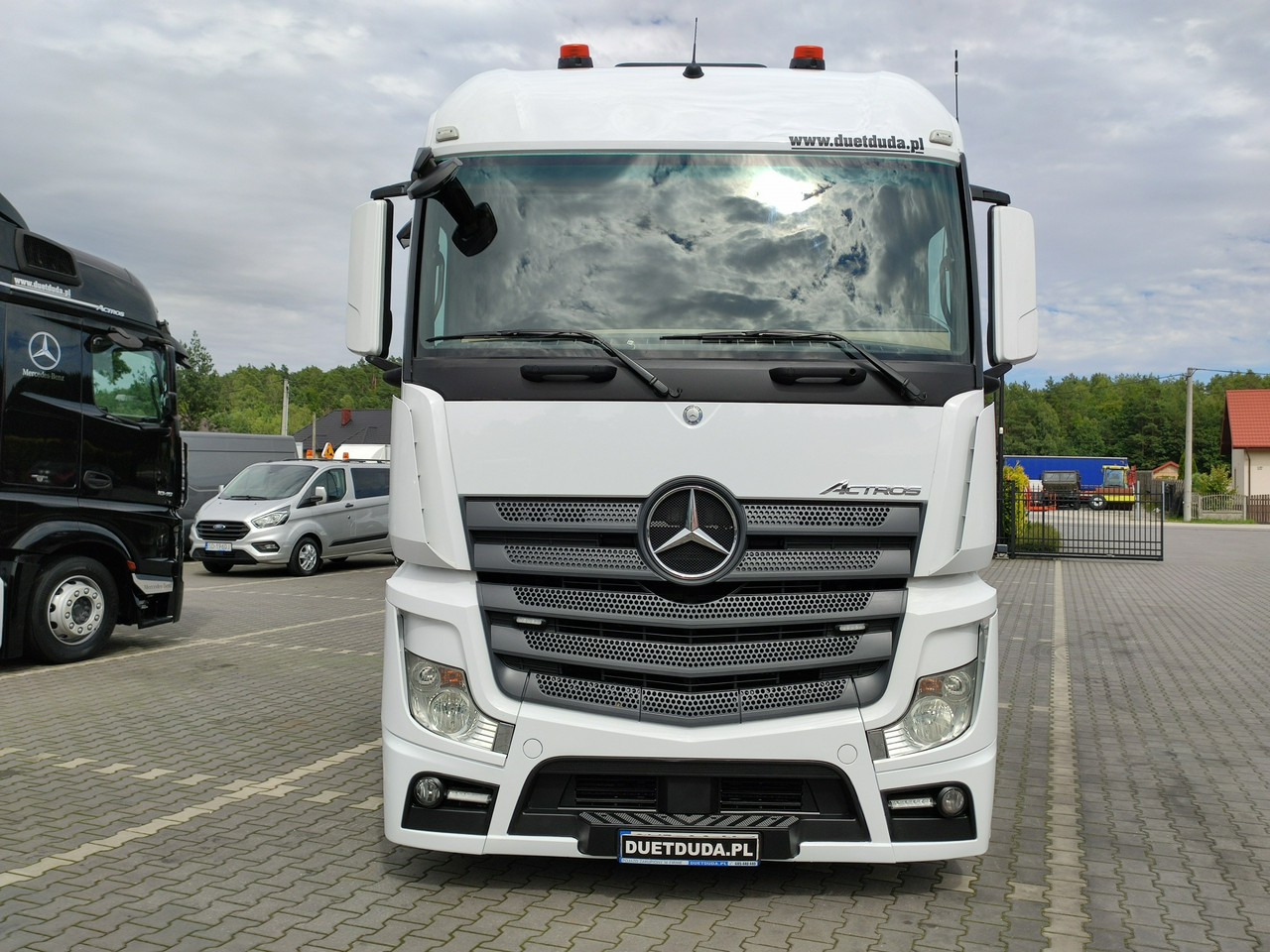 Tractor unit Mercedes ACTROS 1845 Euro 6 Low Deck Mega !!!: picture 36