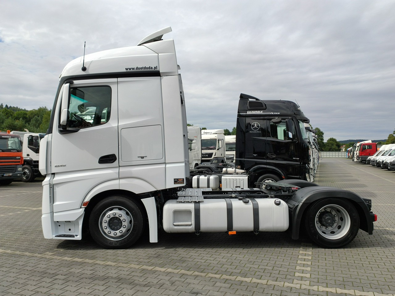 Tractor unit Mercedes ACTROS 1845 Euro 6 Low Deck Mega !!!: picture 38