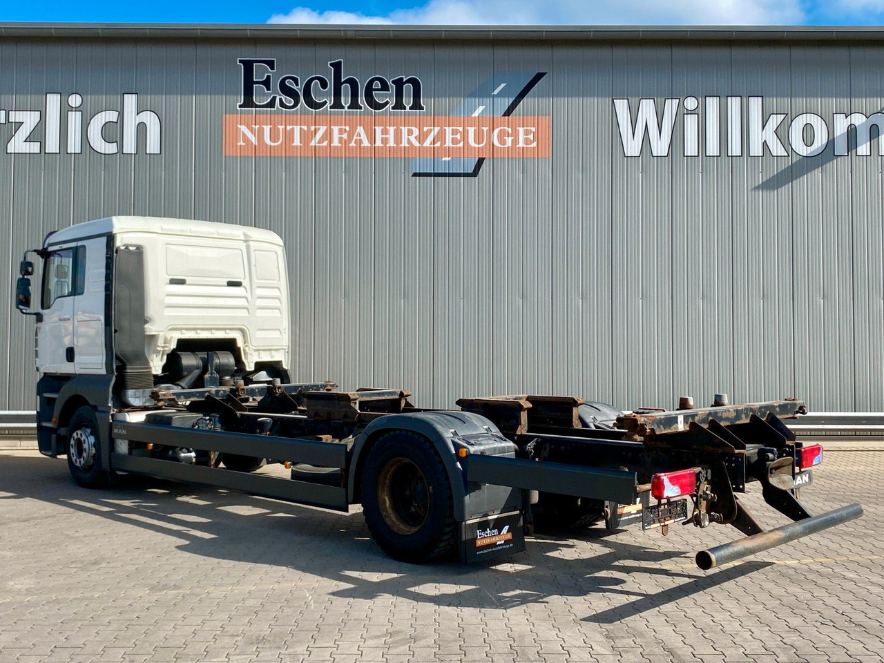 MAN TGA 18.350 LL Fahrschule*Driving school*5 Sitze MAN TGA 18.350 LL Fahrschule*Driving school*5 Sitze - Dropside/ Flatbed truck: picture 3 MAN TGA 18.350 LL Fahrschule*Driving school*5 Sitze MAN TGA 18.350 LL Fahrschule*Driving school*5 Sitze - Dropside/ Flatbed truck: picture 3