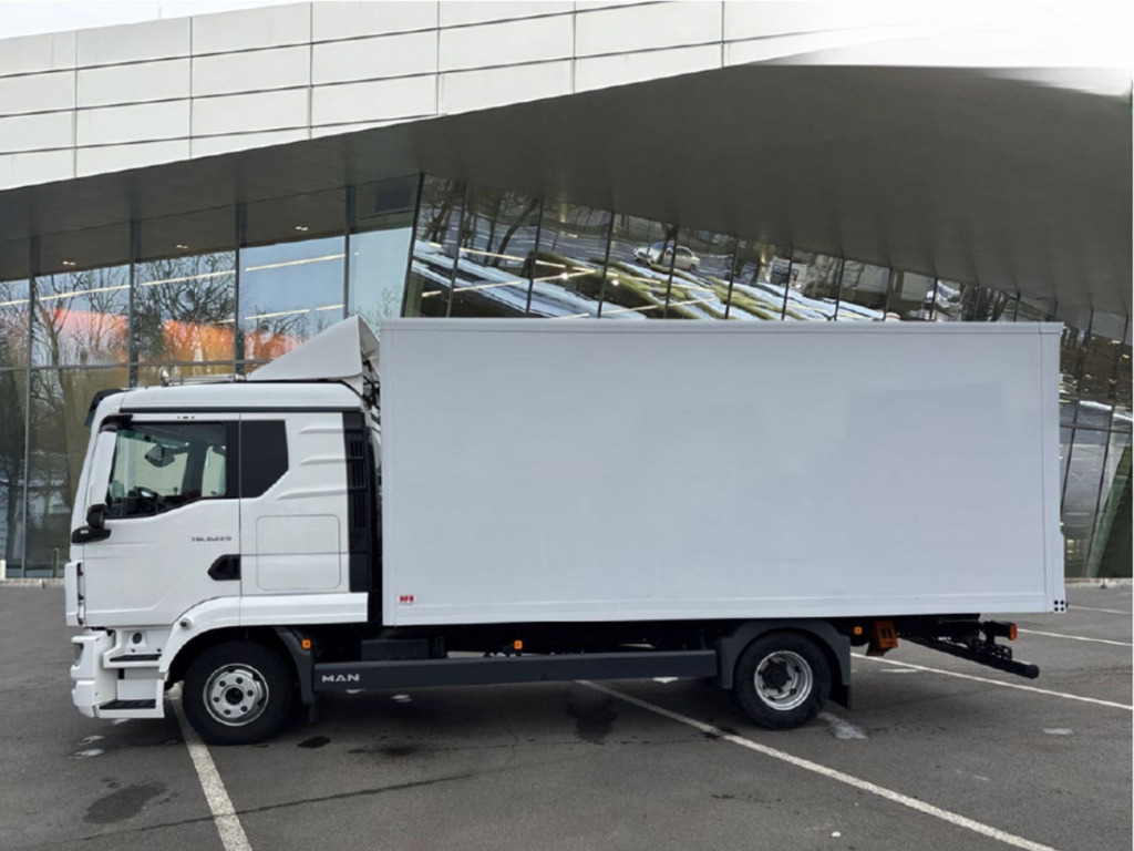 MAN TGL 8.220 4x2 BL - Box truck: picture 2 MAN TGL 8.220 4x2 BL - Box truck: picture 2