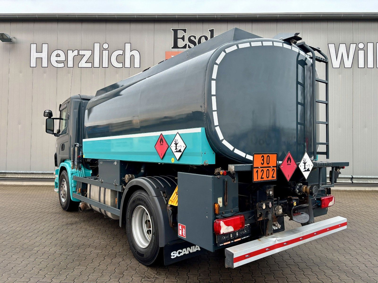 Scania G420 Esterer A3 | 2x Kammern*Oben/Unten*Retarder - Tanker truck: picture 3 Scania G420 Esterer A3 | 2x Kammern*Oben/Unten*Retarder - Tanker truck: picture 3