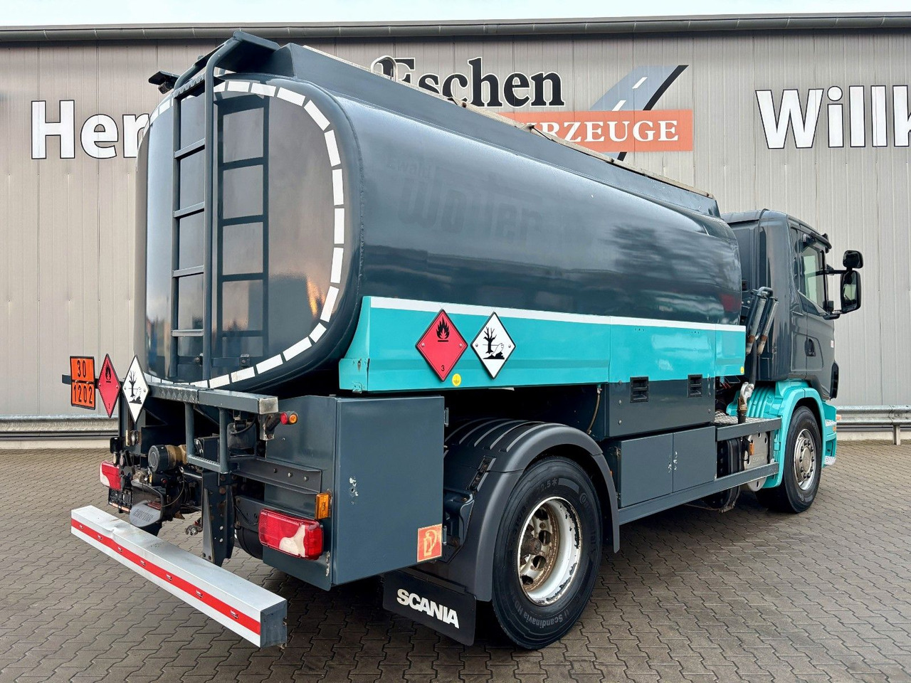 Scania G420 Esterer A3 | 2x Kammern*Oben/Unten*Retarder - Tanker truck: picture 5 Scania G420 Esterer A3 | 2x Kammern*Oben/Unten*Retarder - Tanker truck: picture 5