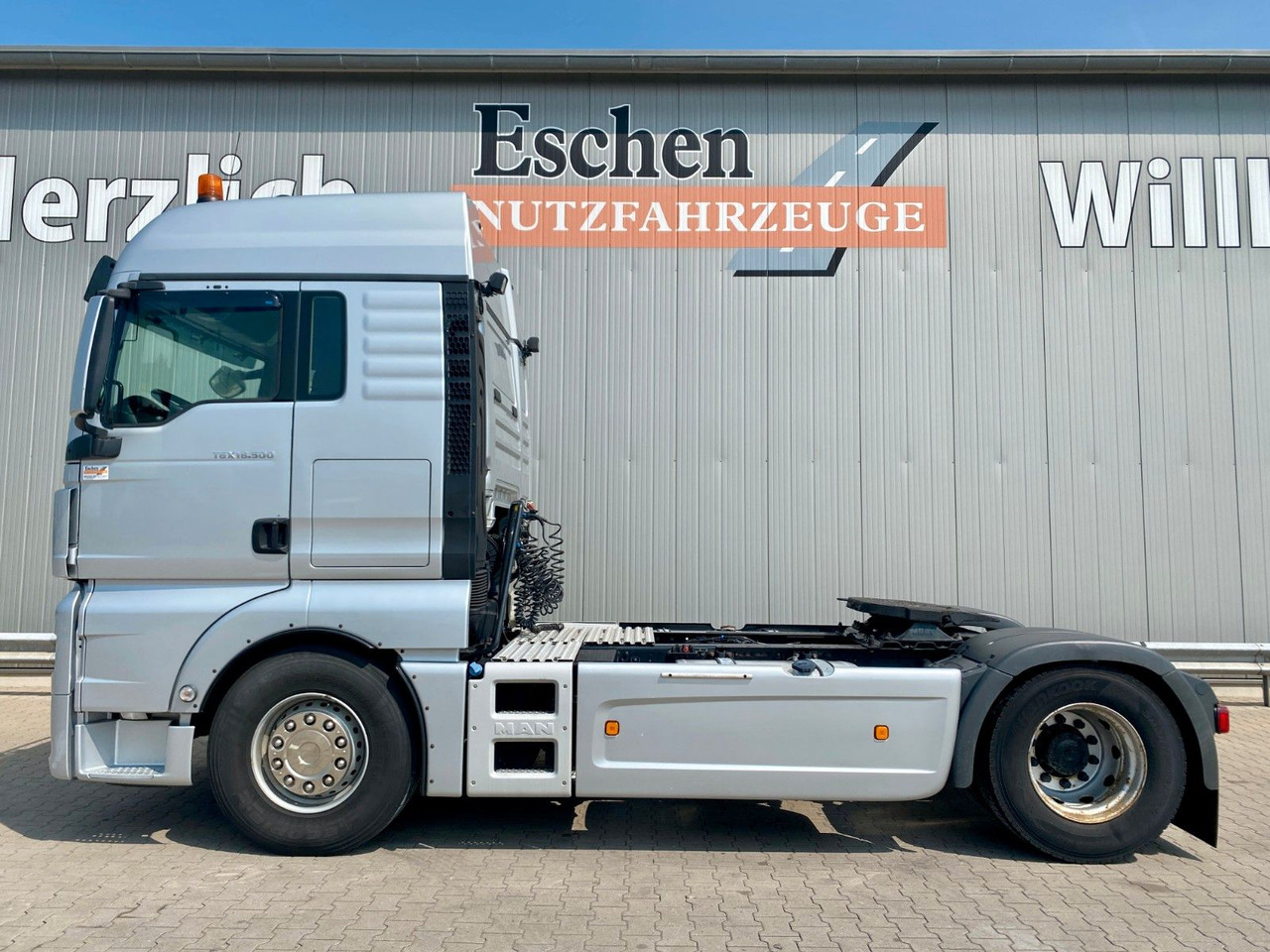 MAN TGX 18.500 BLS | XLX*ACC*Navi*Retarder*2x Tank - Tractor unit: picture 2 MAN TGX 18.500 BLS | XLX*ACC*Navi*Retarder*2x Tank - Tractor unit: picture 2