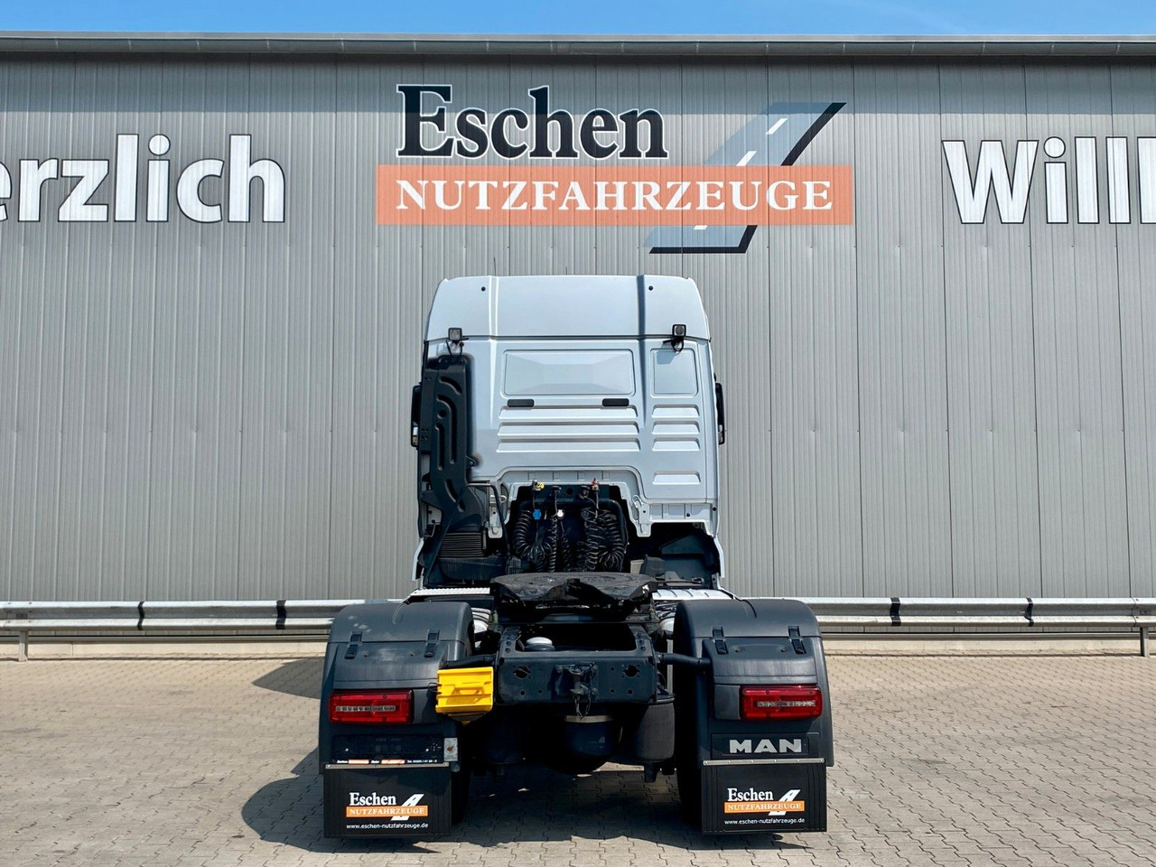 MAN TGX 18.500 BLS | XLX*ACC*Navi*Retarder*2x Tank - Tractor unit: picture 4 MAN TGX 18.500 BLS | XLX*ACC*Navi*Retarder*2x Tank - Tractor unit: picture 4