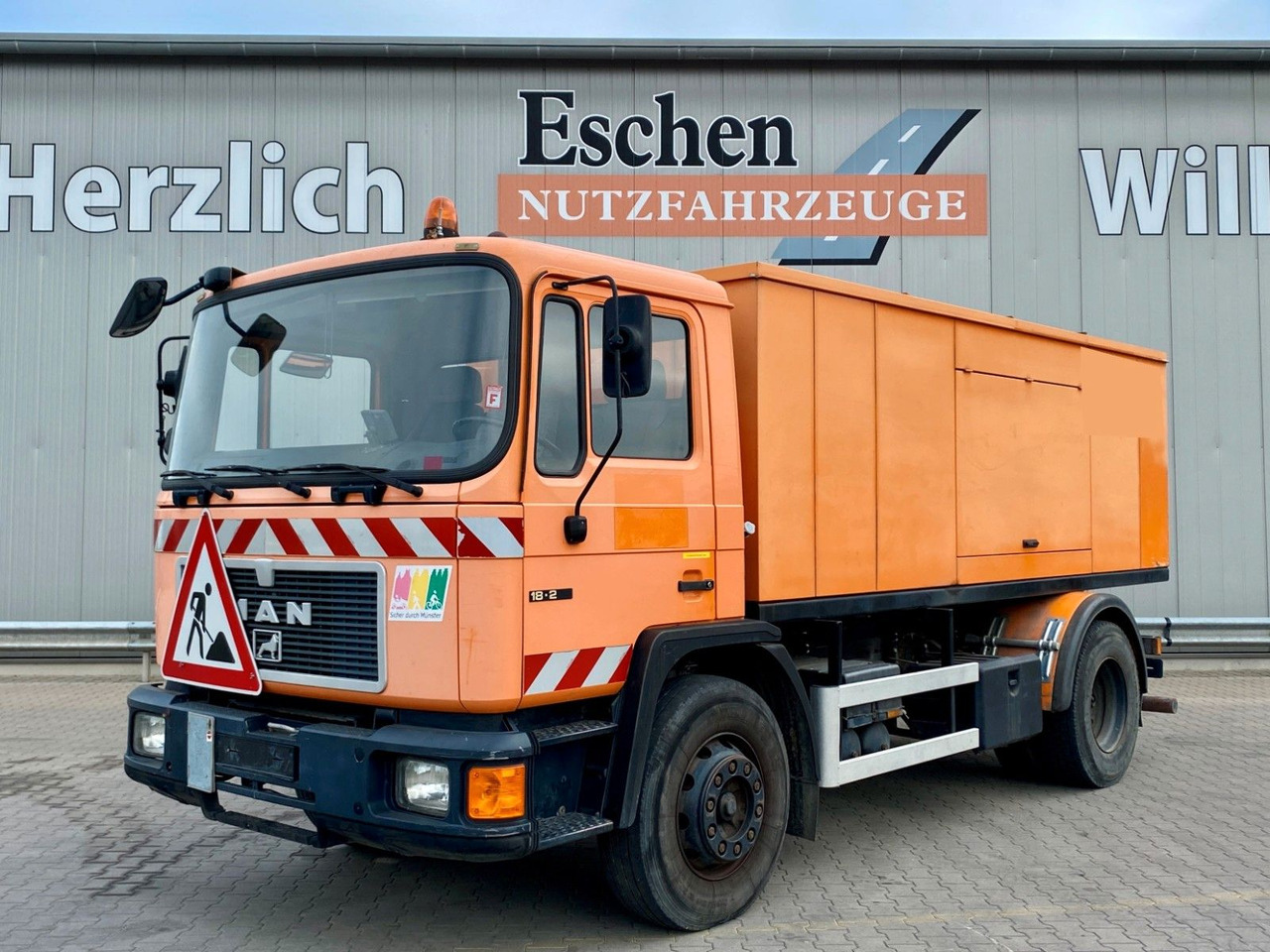 MAN 18.272 Polyma Stromaggregat/168kW | 3x Sitze*AHK - Truck: picture 1 MAN 18.272 Polyma Stromaggregat/168kW | 3x Sitze*AHK - Truck: picture 1