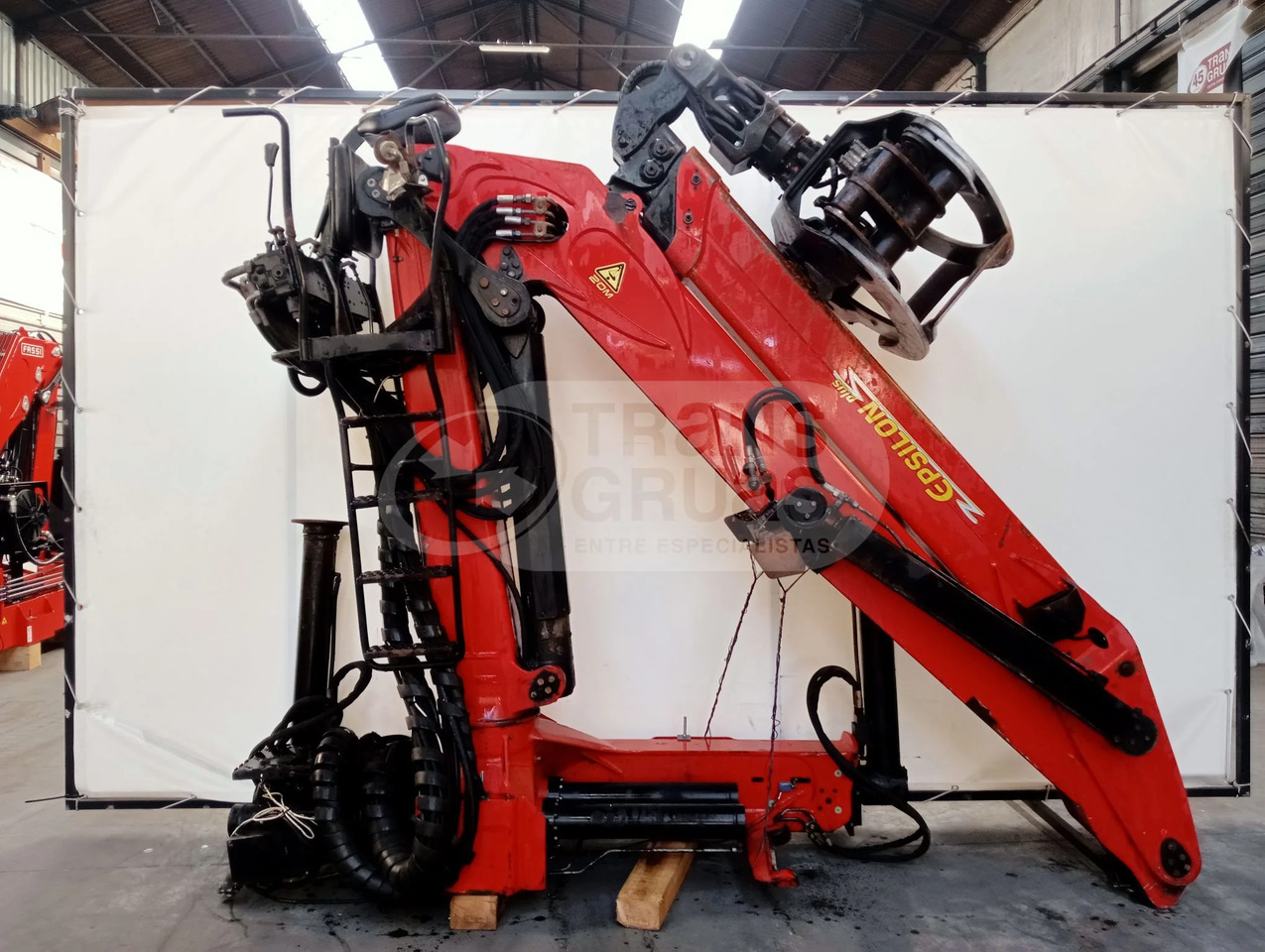 Grúa forestal Epsilon Q170Z96 - Truck mounted crane for Forestry equipment: picture 1 Grúa forestal Epsilon Q170Z96 - Truck mounted crane for Forestry equipment: picture 1