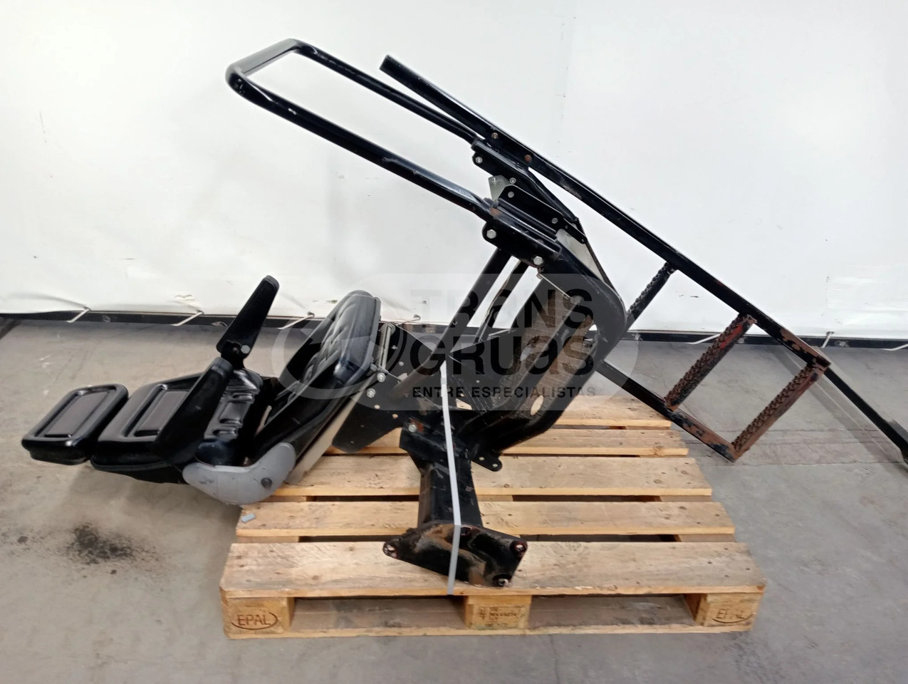 KIT ASIENTO EN COLUMNA FASSI - Seat for Construction machinery: picture 2 KIT ASIENTO EN COLUMNA FASSI - Seat for Construction machinery: picture 2