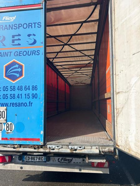 Fliegl  - Curtainsider semi-trailer: picture 5 Fliegl  - Curtainsider semi-trailer: picture 5