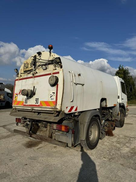 Mercedes Atego - Road sweeper: picture 3 Mercedes Atego - Road sweeper: picture 3