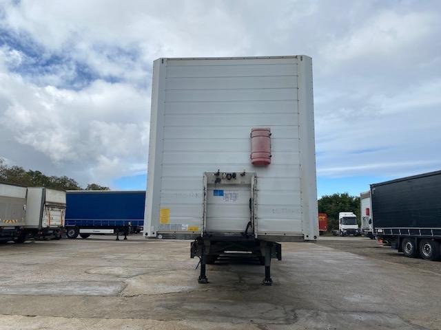 Schmitz Cargobull - Closed box semi-trailer: picture 2 Schmitz Cargobull - Closed box semi-trailer: picture 2