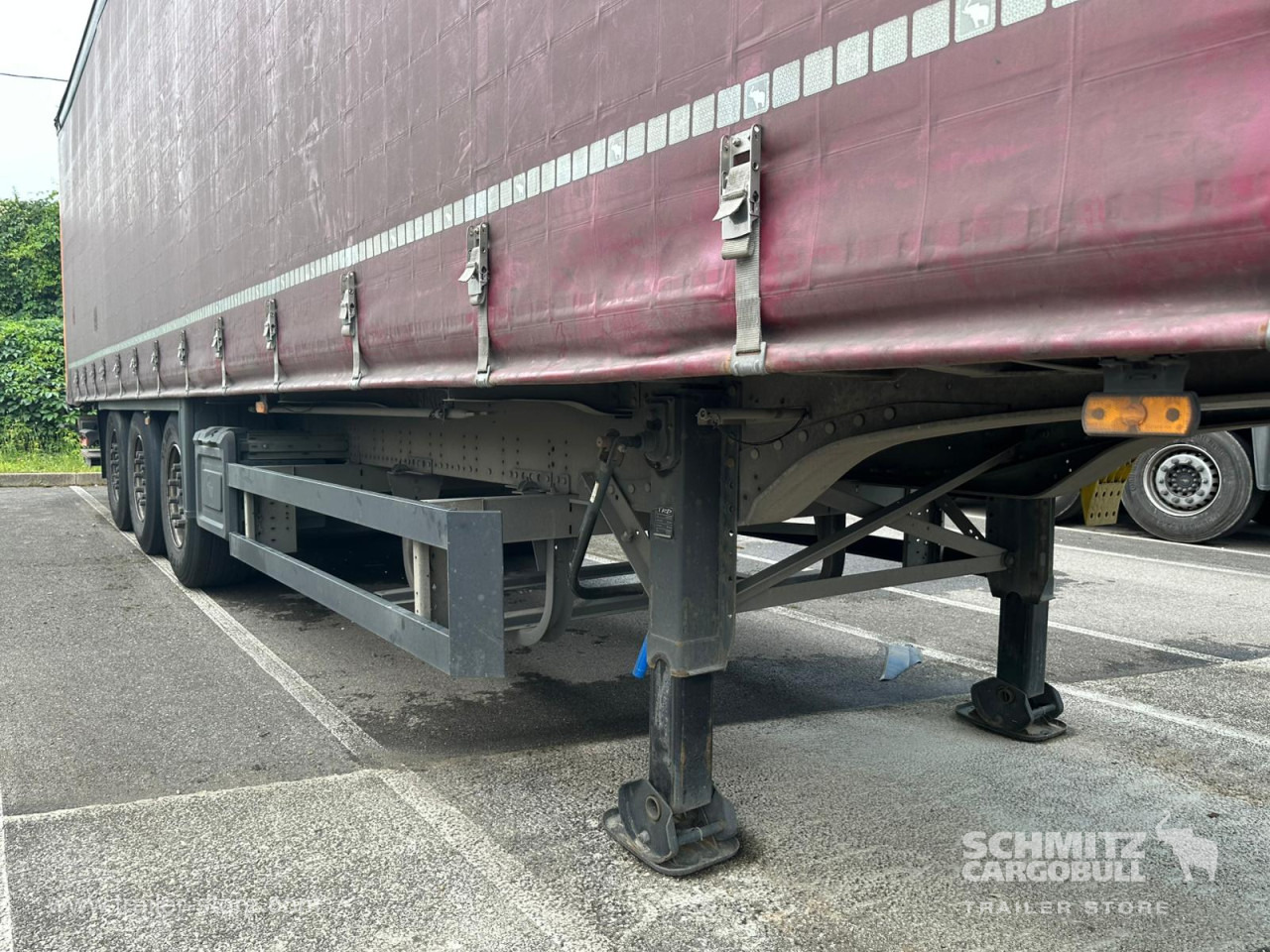 SCHMITZ Curtainsider Standard Taillift - Curtainsider semi-trailer: picture 2 SCHMITZ Curtainsider Standard Taillift - Curtainsider semi-trailer: picture 2