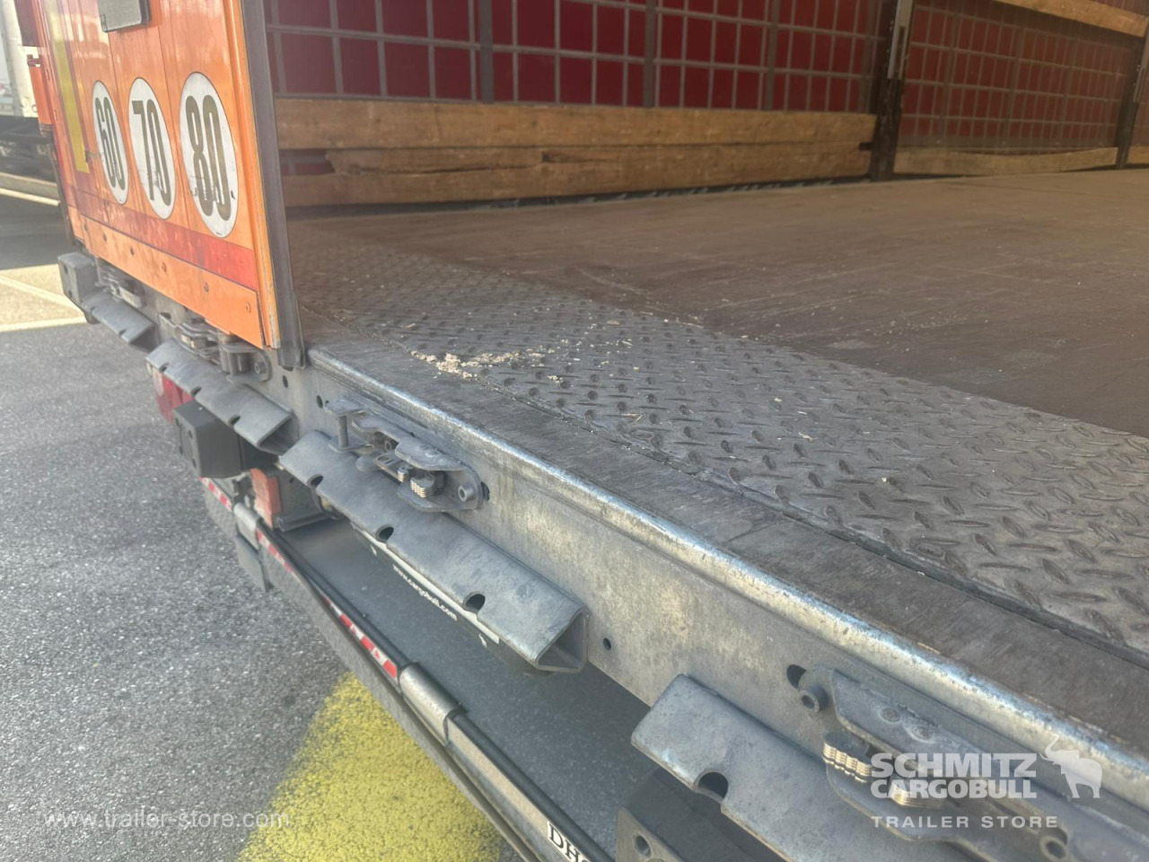 SCHMITZ Curtainsider Standard Taillift - Curtainsider semi-trailer: picture 4 SCHMITZ Curtainsider Standard Taillift - Curtainsider semi-trailer: picture 4