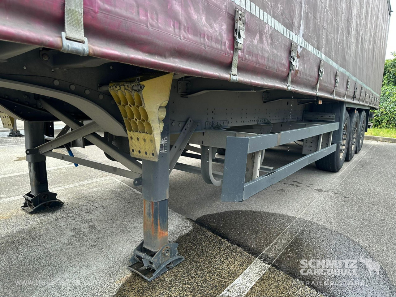 SCHMITZ Curtainsider Standard Taillift - Curtainsider semi-trailer: picture 2 SCHMITZ Curtainsider Standard Taillift - Curtainsider semi-trailer: picture 2