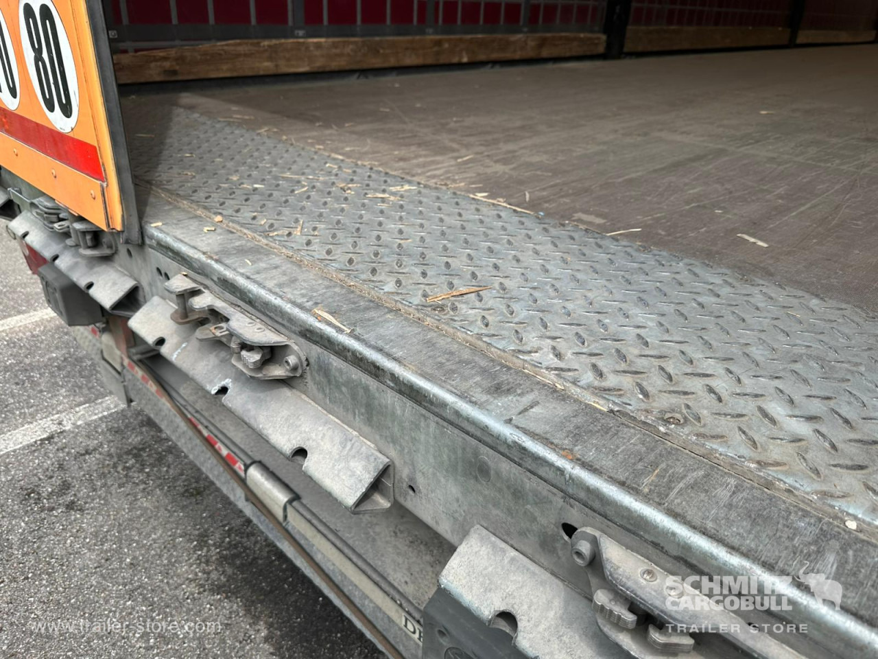 SCHMITZ Curtainsider Standard Taillift - Curtainsider semi-trailer: picture 4 SCHMITZ Curtainsider Standard Taillift - Curtainsider semi-trailer: picture 4
