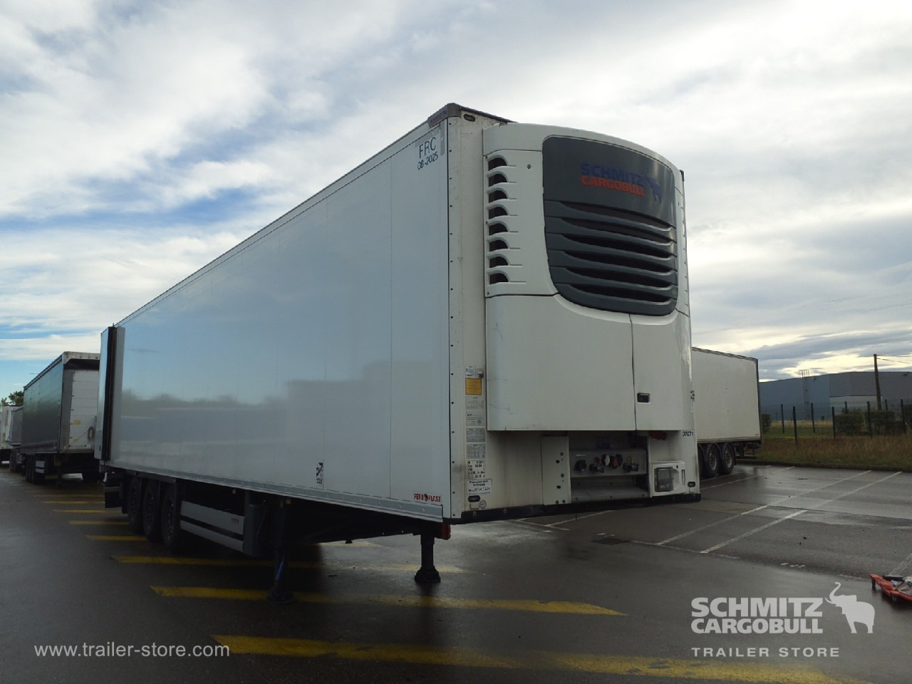 SCHMITZ Reefer Standard Taillift - Isothermal semi-trailer: picture 1 SCHMITZ Reefer Standard Taillift - Isothermal semi-trailer: picture 1