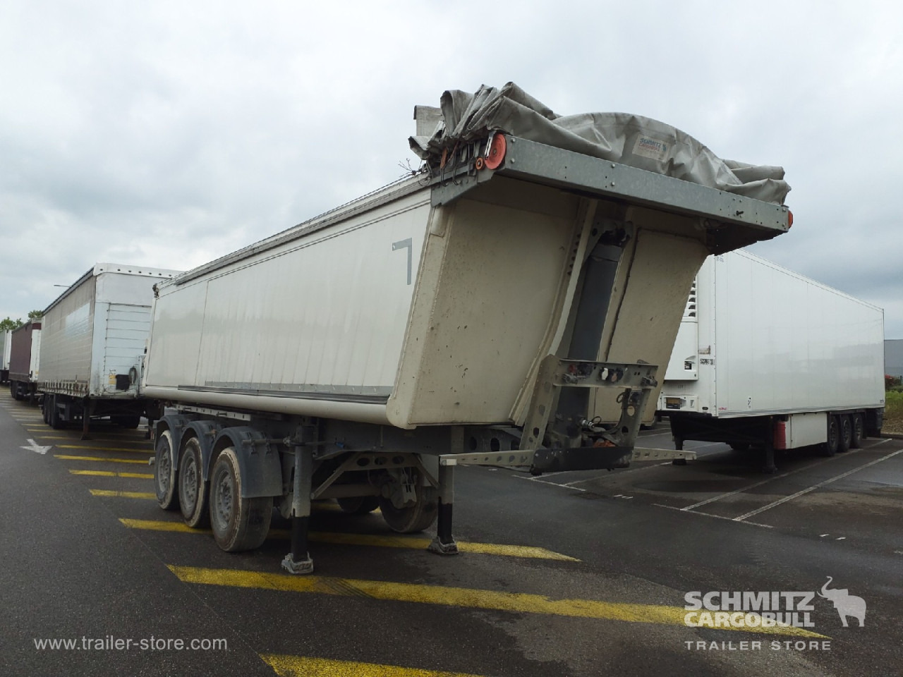SCHMITZ Tipper Alu-square sided body 27m³ - Tipper semi-trailer: picture 1 SCHMITZ Tipper Alu-square sided body 27m³ - Tipper semi-trailer: picture 1