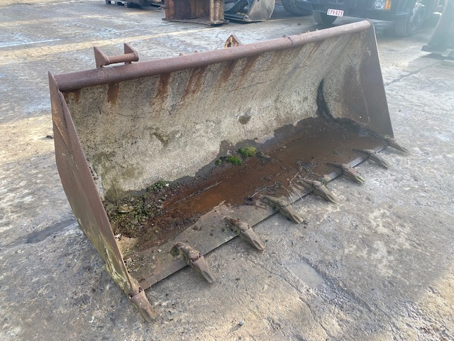 Case 580 - Loader bucket: picture 2 Case 580 - Loader bucket: picture 2