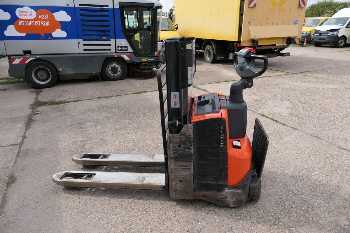 BT SWE 200D Batterie 28/2023 - Pallet truck: picture 3 BT SWE 200D Batterie 28/2023 - Pallet truck: picture 3