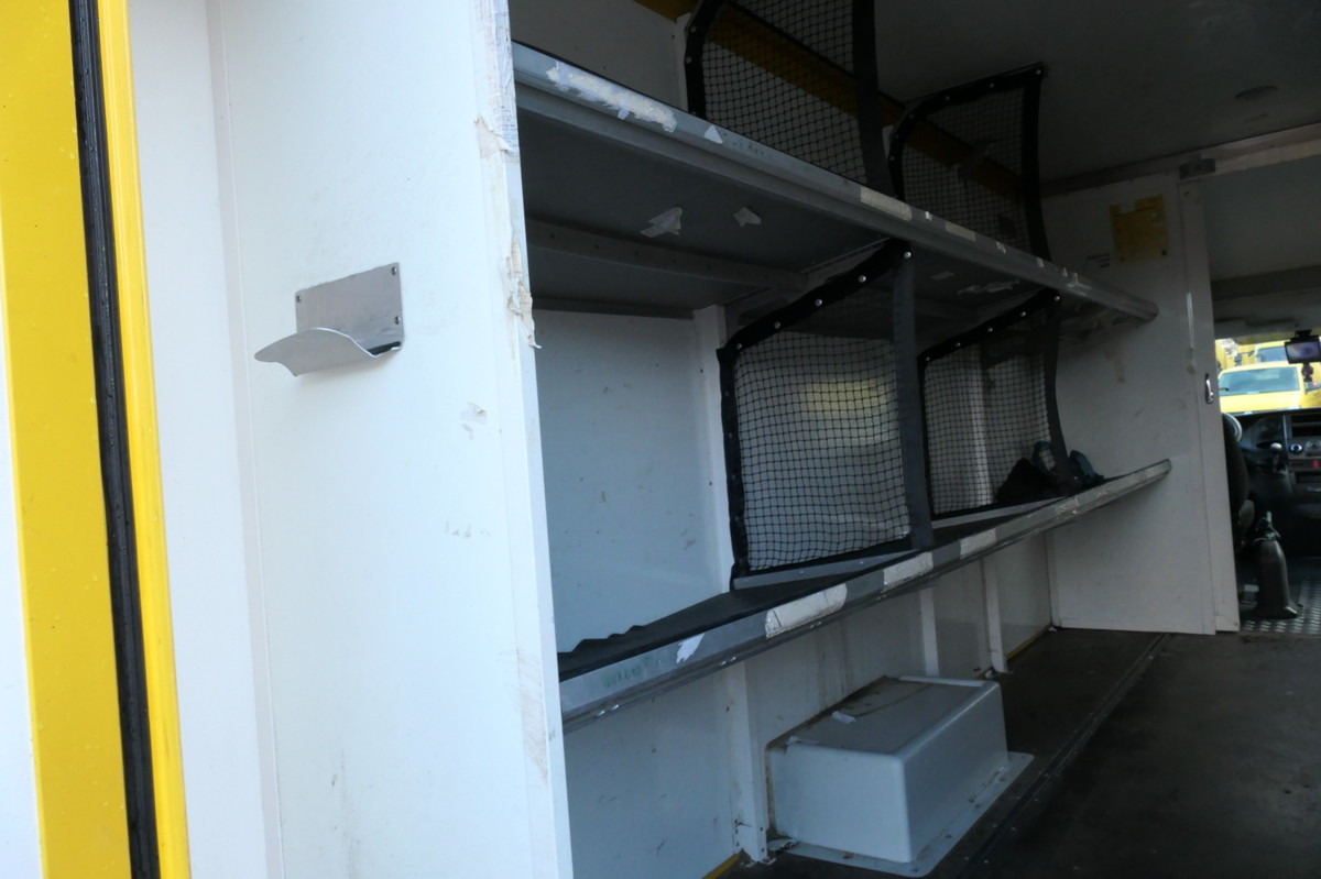 Closed box van IVECO Daily 35 S11 C30C AUTOMATIK KAMERA Regale LUFT D: picture 6