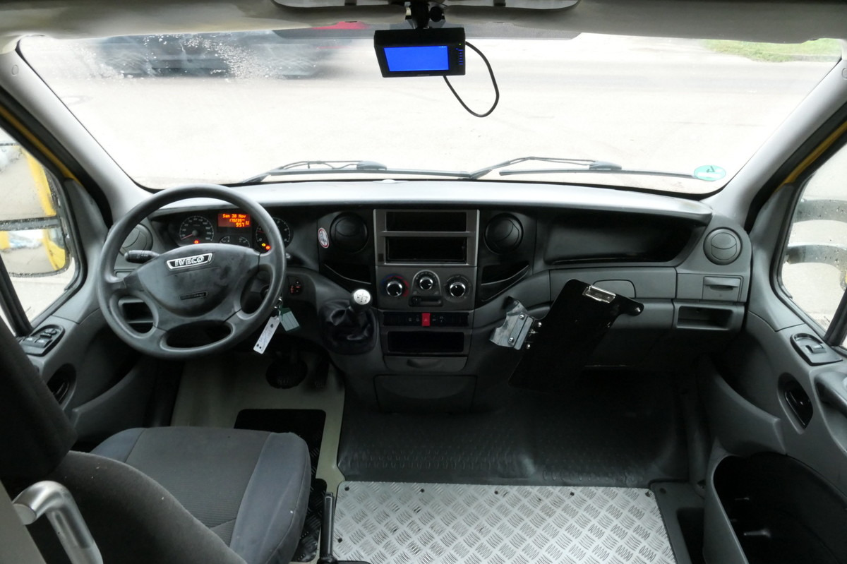 Closed box van IVECO Daily 35 S11 C30C AUTOMATIK Regale LUFT - EURO 5: picture 6