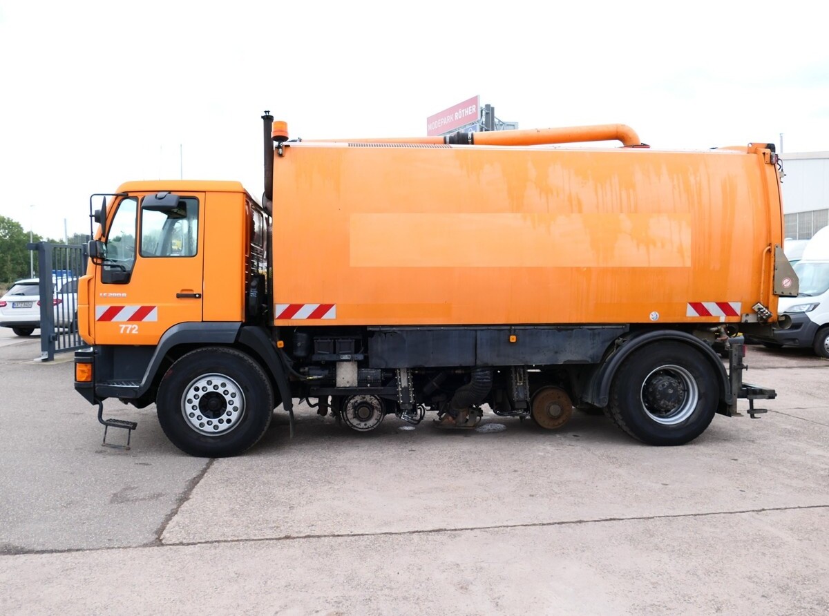 MAN 18.285 LLC LE280B ZW SCHIENENREINIGER SCHÖRLING - Vacuum truck: picture 1 MAN 18.285 LLC LE280B ZW SCHIENENREINIGER SCHÖRLING - Vacuum truck: picture 1