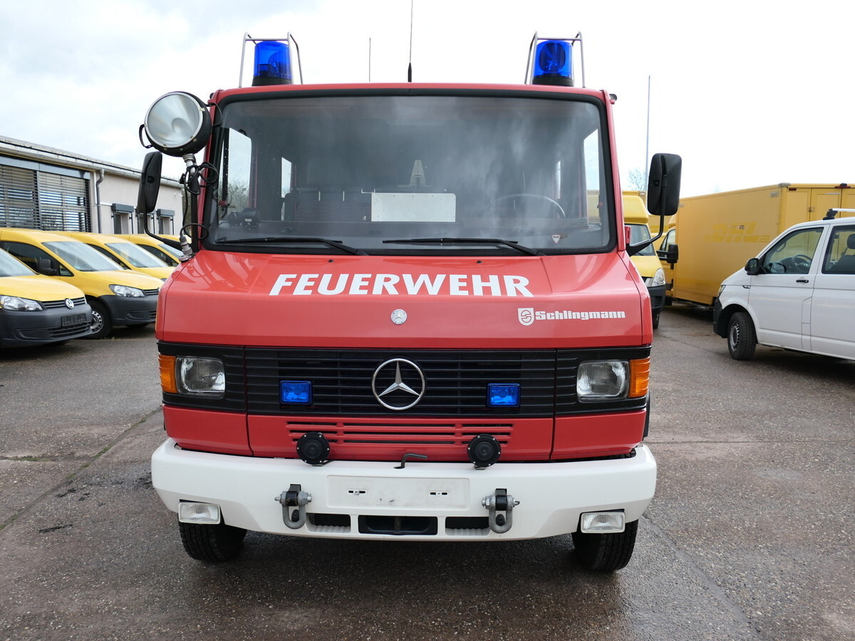 MERCEDES-BENZ 814 D LF 8/6 DoKa AHK Löschwassertank 600L Schli - Ambulance: picture 2 MERCEDES-BENZ 814 D LF 8/6 DoKa AHK Löschwassertank 600L Schli - Ambulance: picture 2
